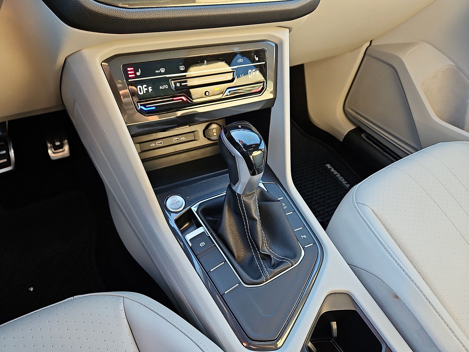 Certified 2024 Volkswagen Tiguan SE R-Line w/ MDO Package, Three-Row FWD image 22