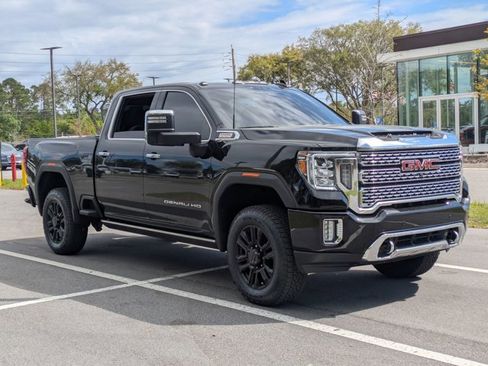 Used 2023 GMC Sierra 2500 Denali w/ Denali Black Diamond Edition image 3