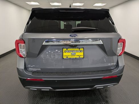 Used 2022 Ford Explorer XLT w/ Equipment Group 202A image 5