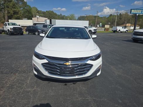 New 2025 Chevrolet Malibu LT image 2