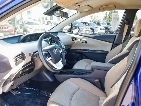Used 2017 Toyota Prius Four image 16