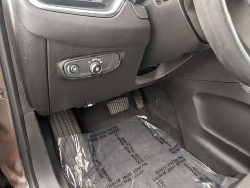 Certified 2020 Chevrolet Equinox LT w/ LPO, Floor Liner Package image 17
