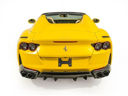 Used 2022 Ferrari 812 GTS RWD image 17