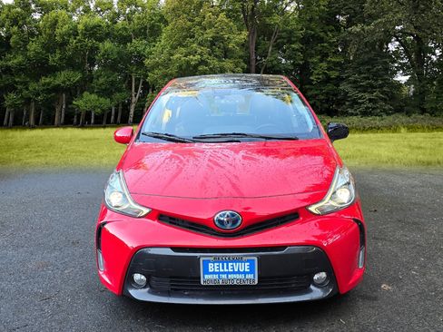 Used 2016 Toyota Prius V Five image 8