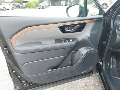 Used 2025 Subaru Forester Sport AWD/4WD image 23