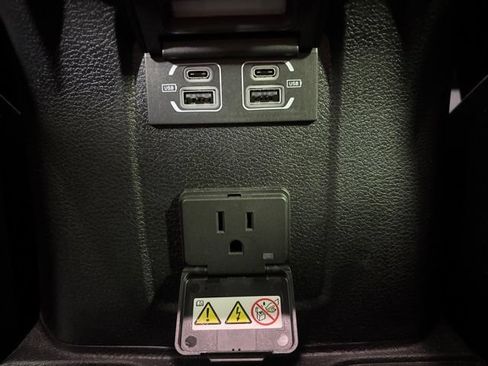 Used 2024 Jeep Wrangler Unlimited Rubicon w/ Convenience Group AWD/4WD image 32
