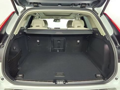Used 2027 Volvo XC60 B5 Ultra AWD/4WD image 42