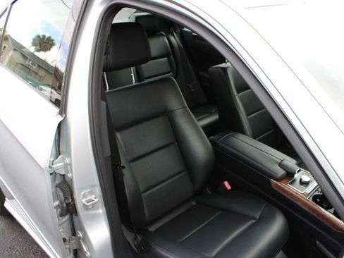 Used 2013 Mercedes-Benz E 350 4MATIC Sedan image 17
