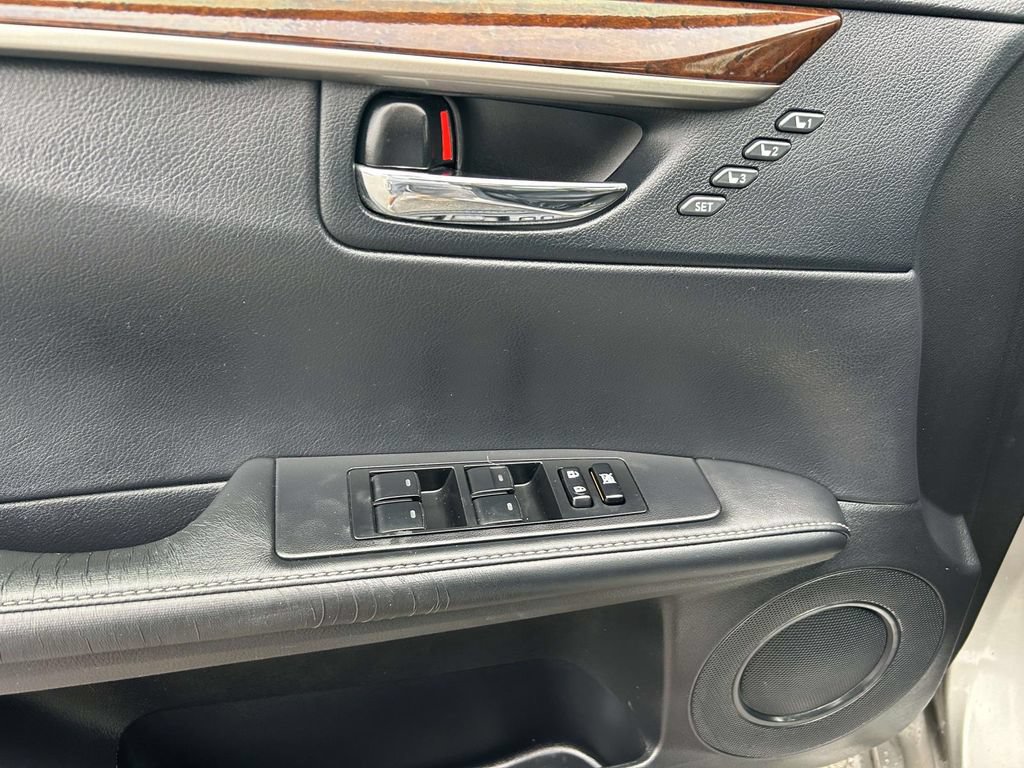 Used 2015 Lexus ES 350 w/ Luxury Package FWD image 18