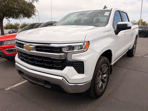 Used 2022 Chevrolet Silverado 1500 LT RWD image 2