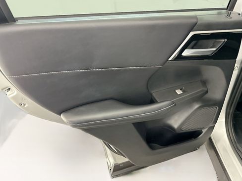 Used 2024 Mitsubishi Outlander SE Black Edition image 27