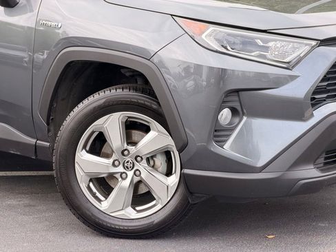 Used 2021 Toyota RAV4 XLE Premium AWD/4WD image 4