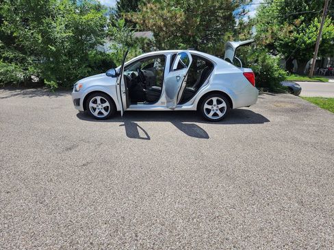 Used 2015 Chevrolet Sonic LTZ FWD image 3