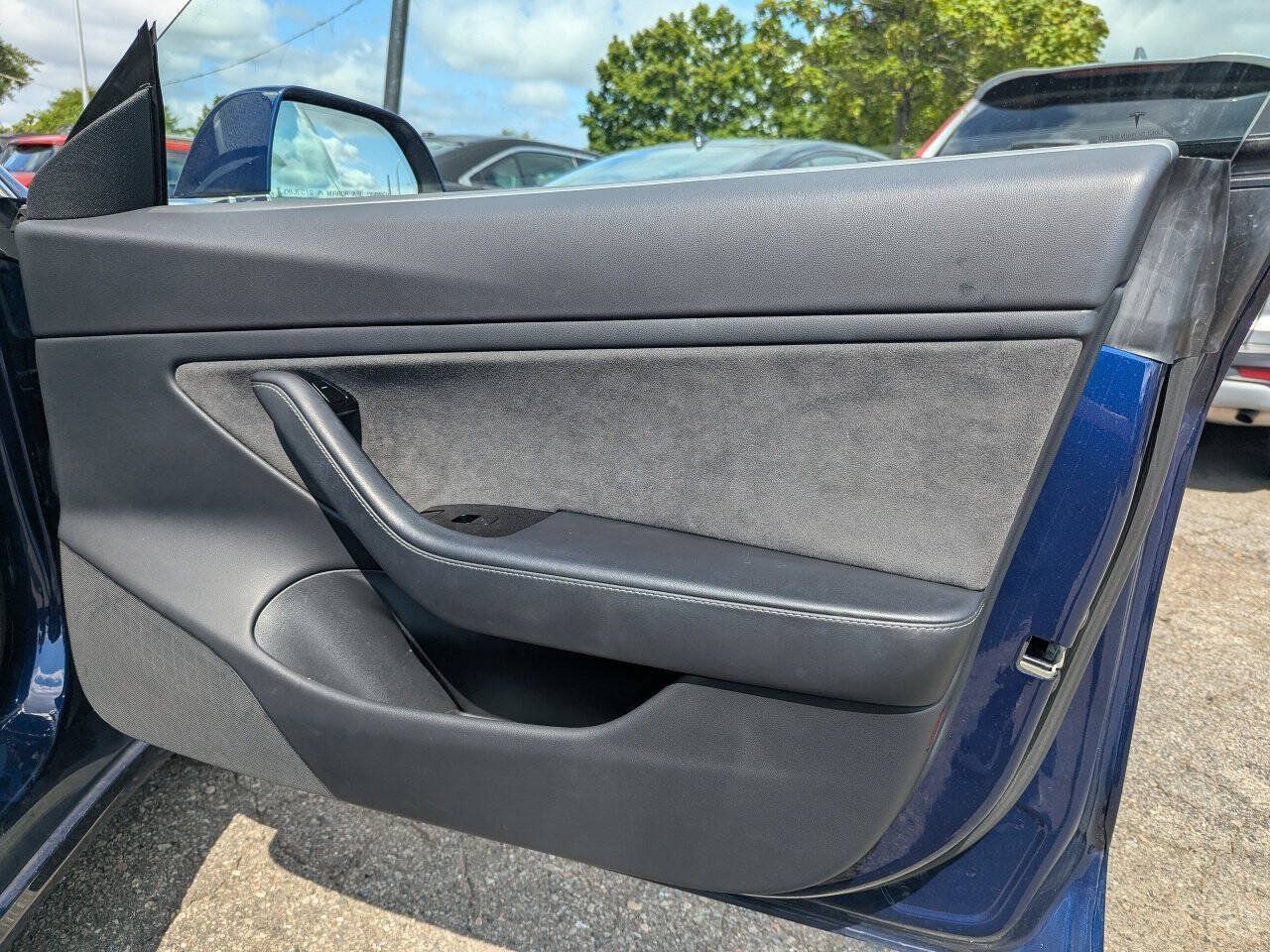 Used 2018 Tesla Model 3 Long Range RWD image 9