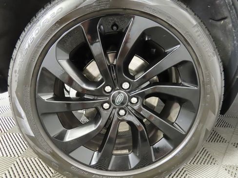 Used 2025 Land Rover Discovery Sport S image 32