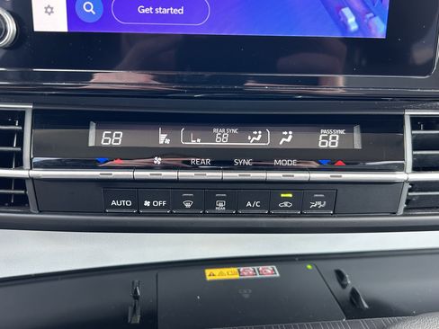 Certified 2025 Toyota Sienna LE FWD image 31