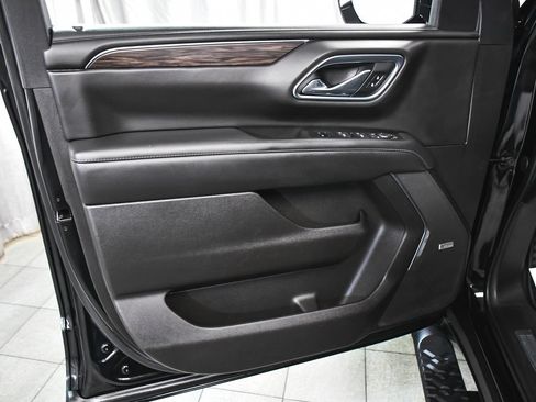 Used 2021 Chevrolet Suburban Z71 w/ Z71 Off-Road Package AWD/4WD image 9