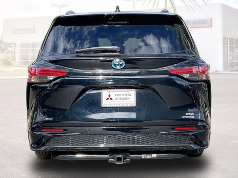 Used 2024 Toyota Sienna XSE AWD/4WD image 18