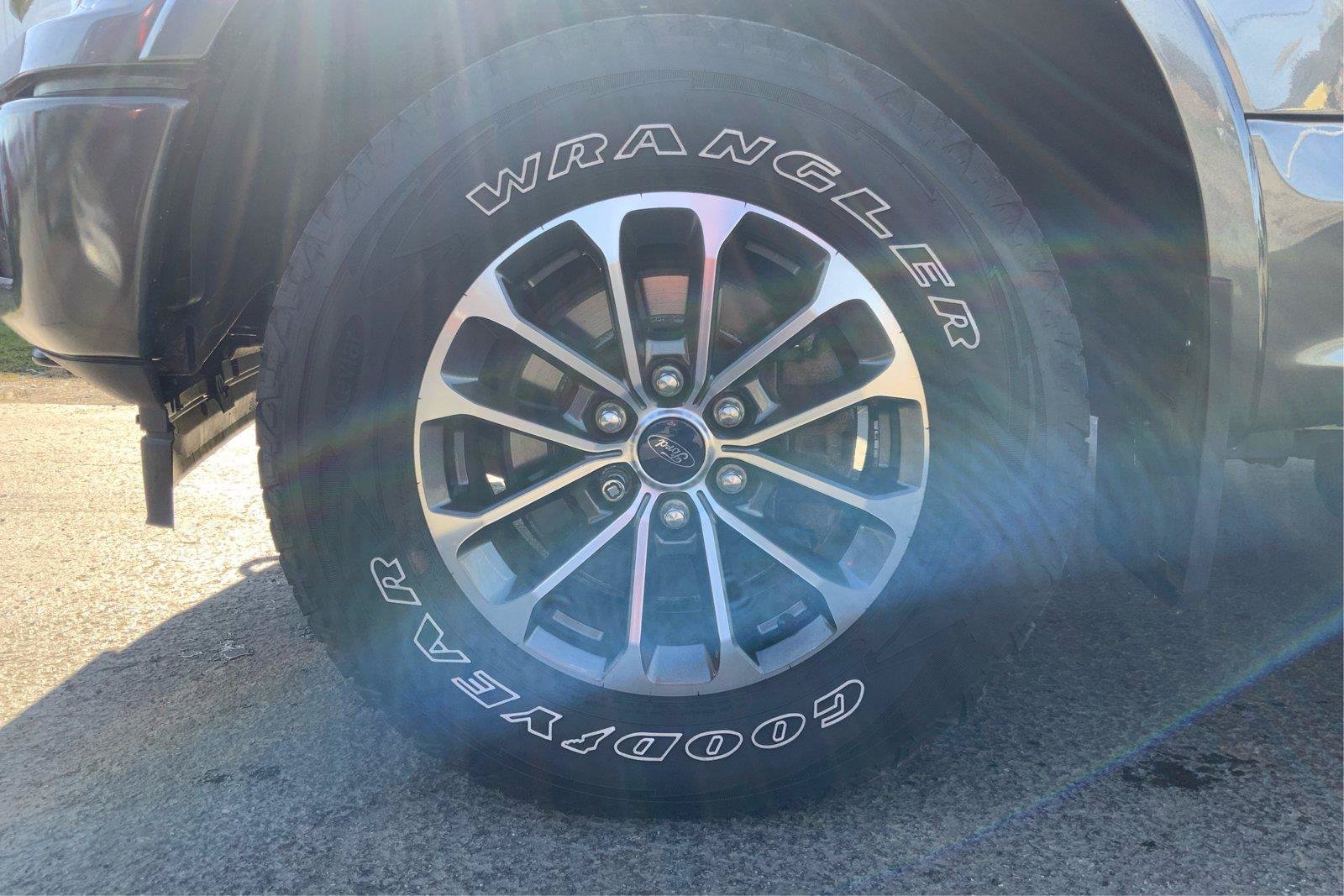 Used 2019 Ford F150 XLT w/ Equipment Group 302A Luxury AWD/4WD image 31