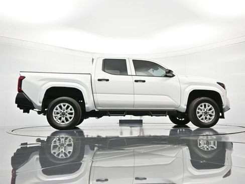 Used 2024 Toyota Tacoma SR image 39