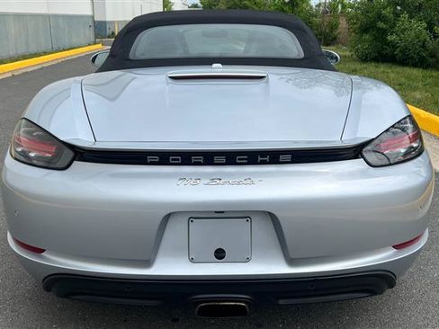 Used 2018 Porsche 718 Boxster RWD image 17