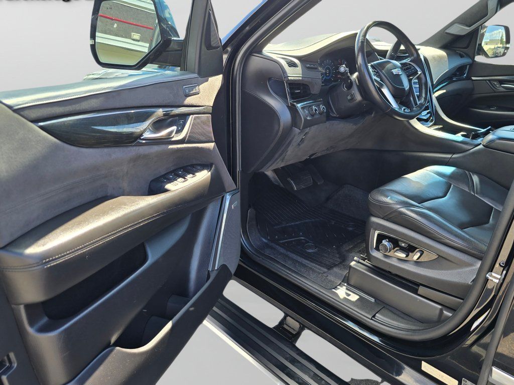 Used 2018 Cadillac Escalade ESV Platinum AWD/4WD image 24