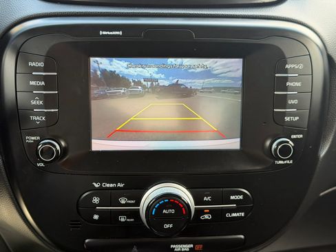 Used 2018 Kia Soul + FWD image 34