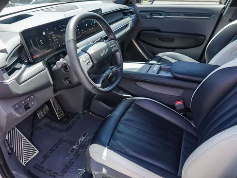 Certified 2024 Kia EV9 GT-Line AWD/4WD image 16