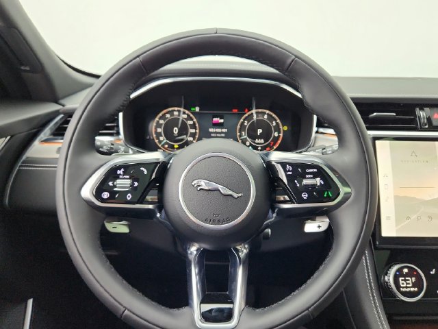 Certified 2026 Jaguar F-PACE R-Dynamic S AWD/4WD image 29