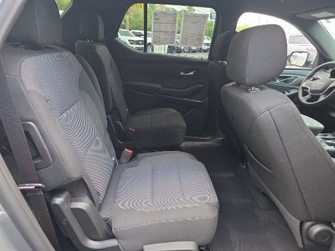 Used 2024 Chevrolet Traverse LT FWD image 16