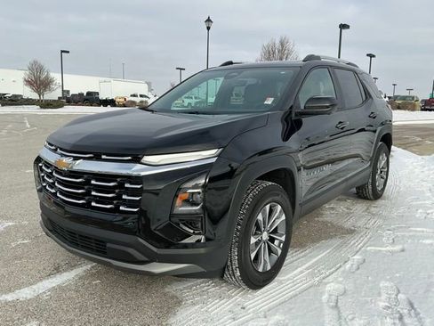 Used 2025 Chevrolet Equinox LT w/ Convenience Package II image 3