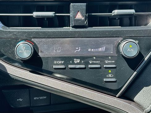 Used 2021 Toyota Camry SE FWD image 22