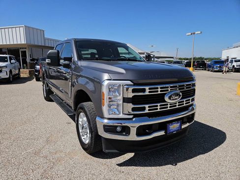 Used 2025 Ford F250 XLT AWD/4WD image 2