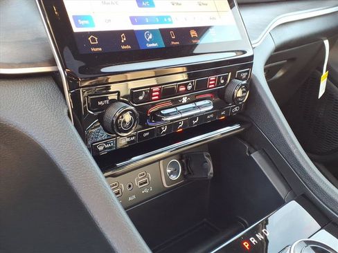 New 2025 Jeep Grand Cherokee L Limited image 30