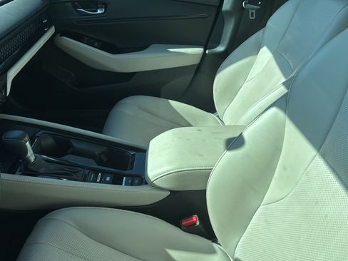 Used 2024 Honda Accord Touring image 2