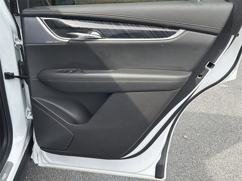 Used 2023 Cadillac XT6 Premium Luxury image 16