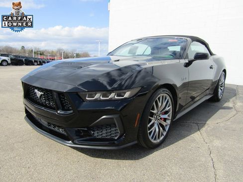 Used 2025 Ford Mustang GT Premium RWD image 2
