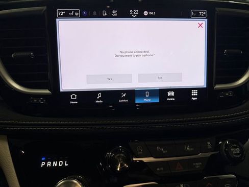 Used 2024 Chrysler Pacifica Touring-L image 19