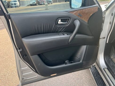 Used 2017 INFINITI QX80 4WD w/ Driver Assistance Package image 9