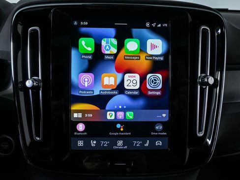 Used 2026 Volvo XC40 B4 Plus w/ Protection Package Premier image 17