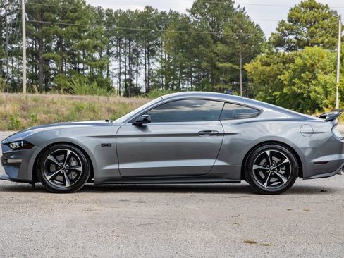 Used 2022 Ford Mustang GT Premium w/ Black Accent Package RWD image 9