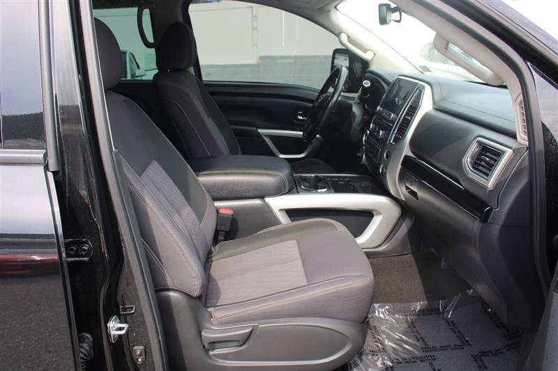 Used 2020 Nissan Titan SV w/ SV Convenience Package AWD/4WD image 16