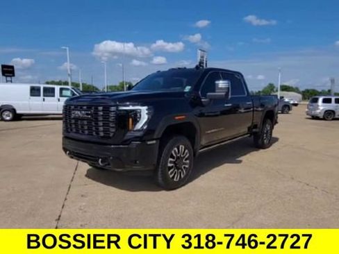 Certified 2025 GMC Sierra 2500 Denali Ultimate w/ Max Trailering Package AWD/4WD image 4