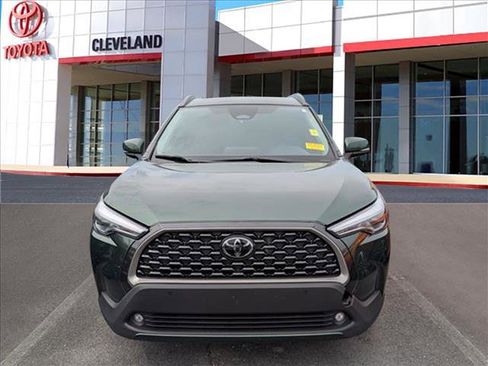 Used 2024 Toyota Corolla Cross XLE image 3