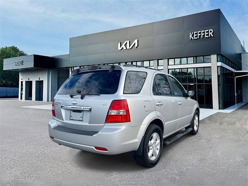 Used 2008 Kia Sorento LX w/ Sport Pkg image 8