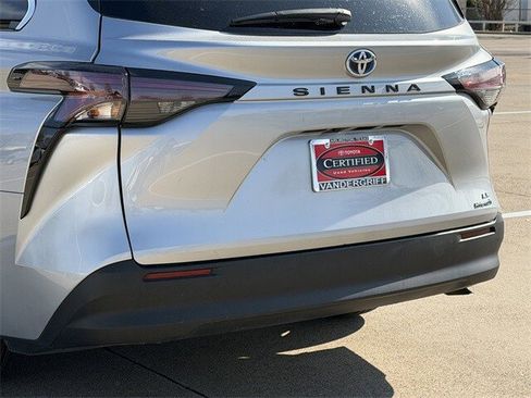 Used 2024 Toyota Sienna LE image 6