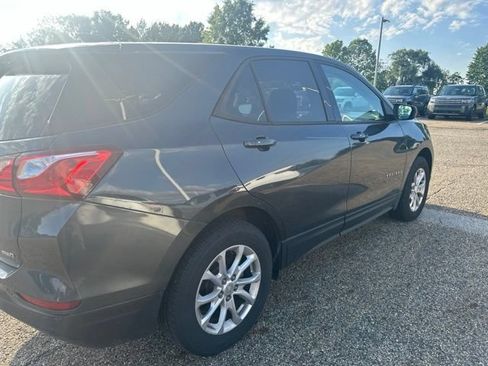 Used 2019 Chevrolet Equinox LS w/ LS Convenience Package AWD/4WD image 4