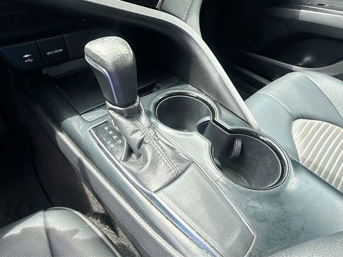 Used 2019 Toyota Camry SE image 18