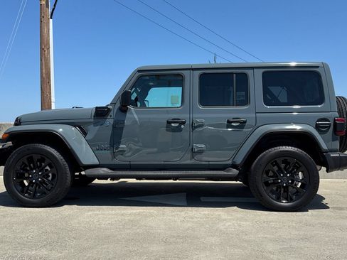 Used 2025 Jeep Wrangler Unlimited Sahara AWD/4WD image 7