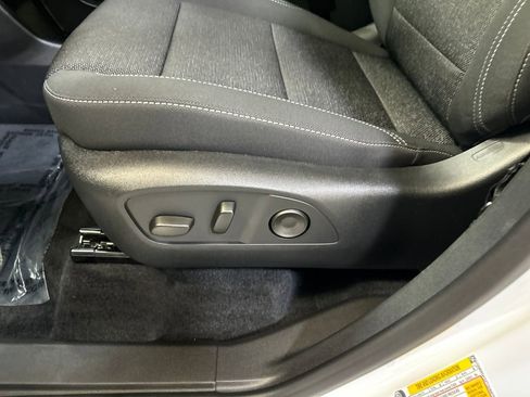 New 2026 Chevrolet Traverse LT image 12